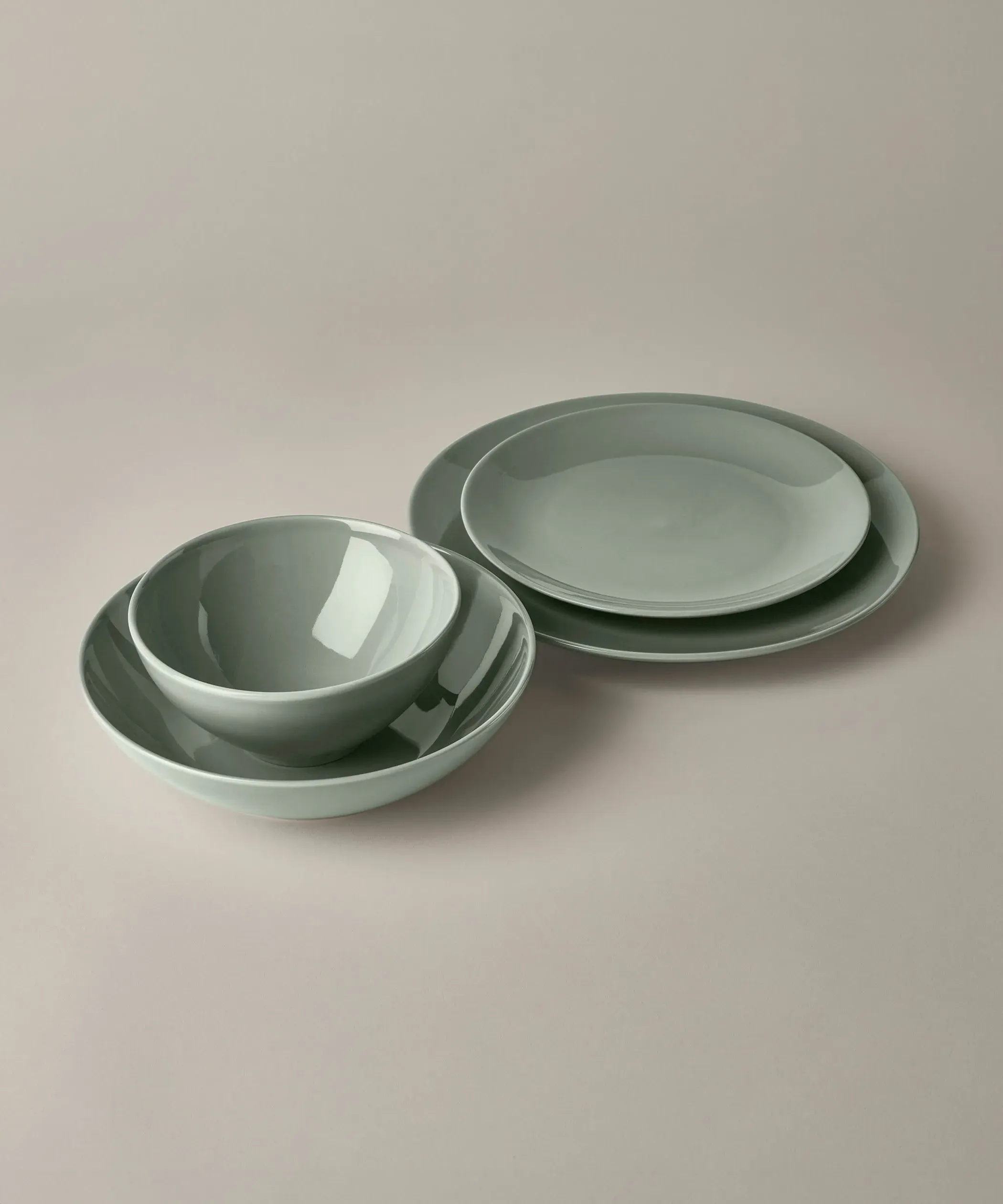 Glossy 16-Piece Dinnerware Set - Ceramic