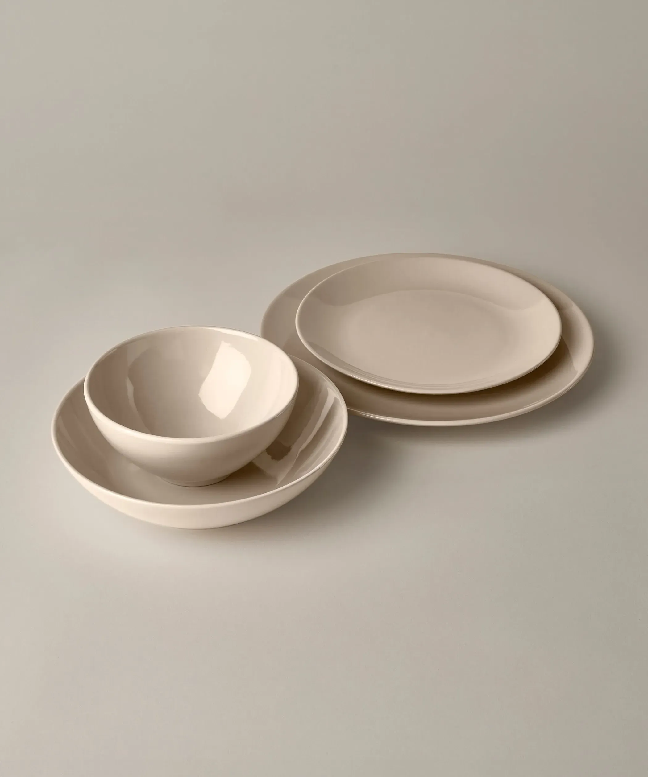 Glossy 16-Piece Dinnerware Set - Ceramic