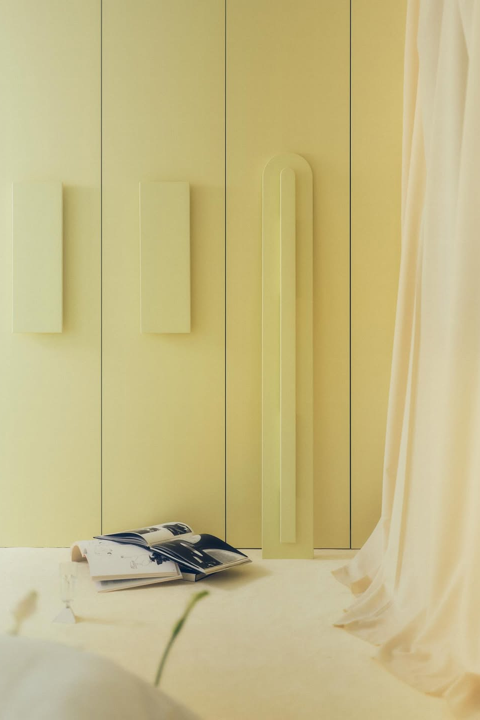 Soft buttery yellow interior with warm minimalist styling, sculptural furniture, creamy yellow decor accents and contemporary design details reflecting the 2026 yellow interiors trend.