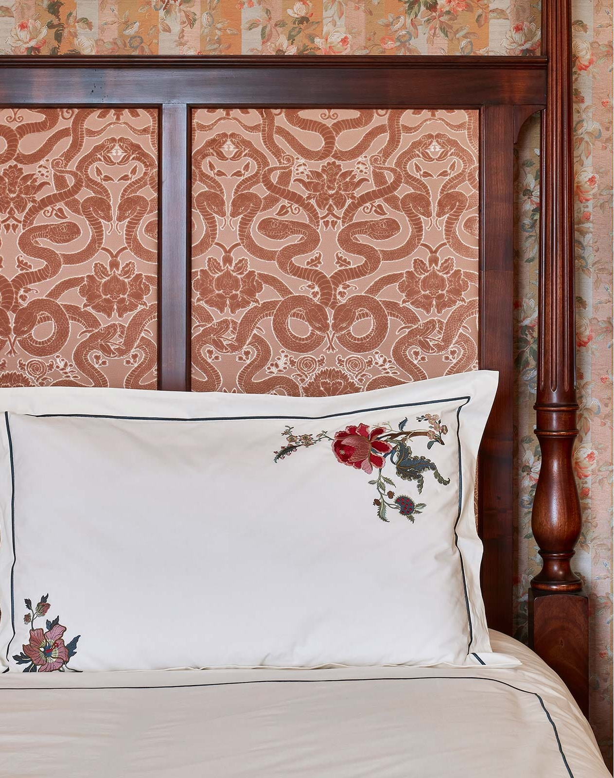 Artemis Bedding Set