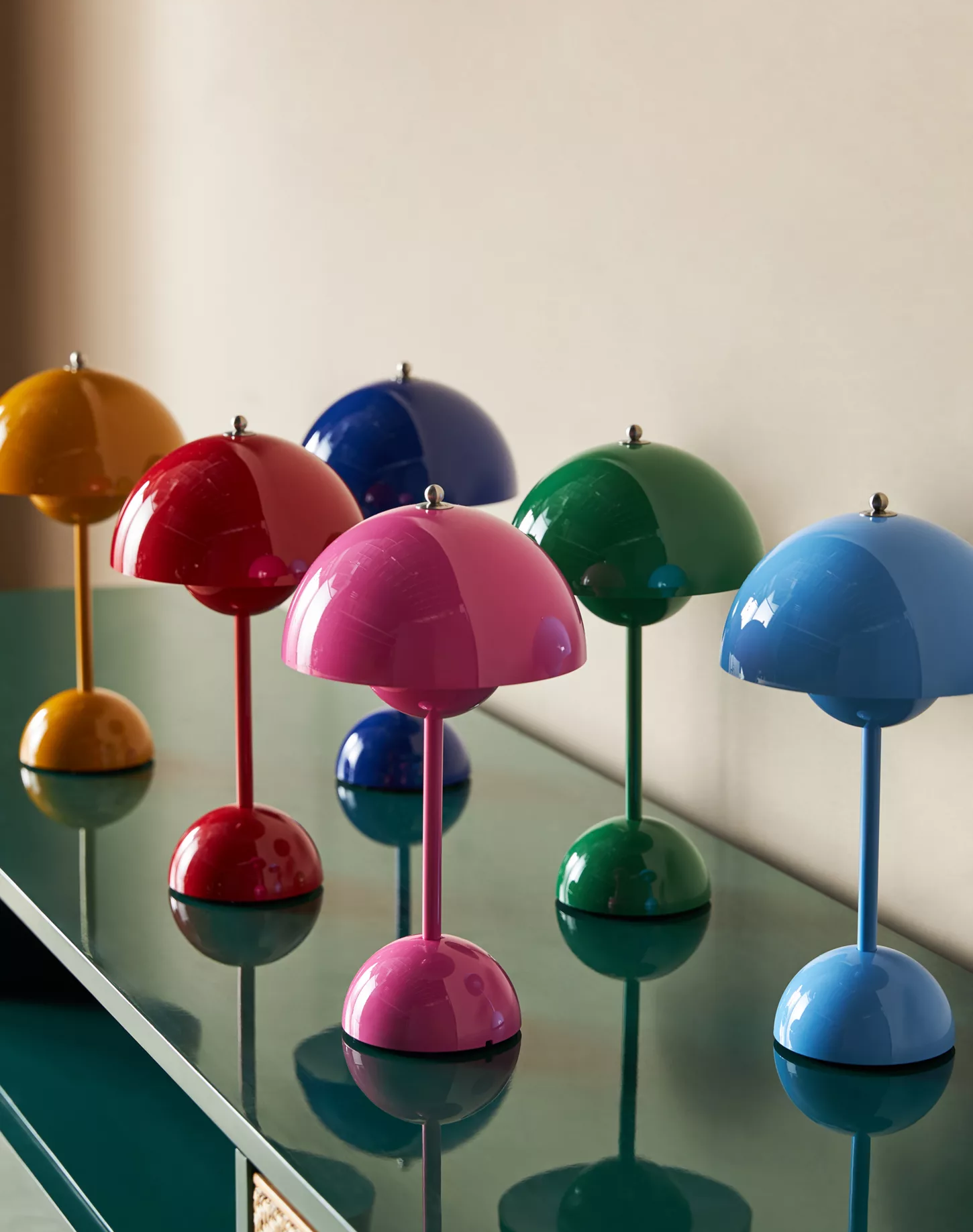 Flowerpot V9 Cordless Rechargeable LED Table Lamp