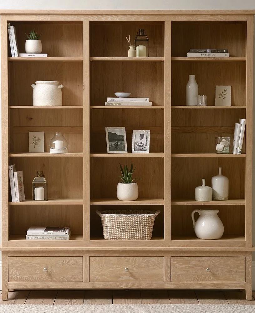 Inglesham Whitewash Oak
Grand Bookcase