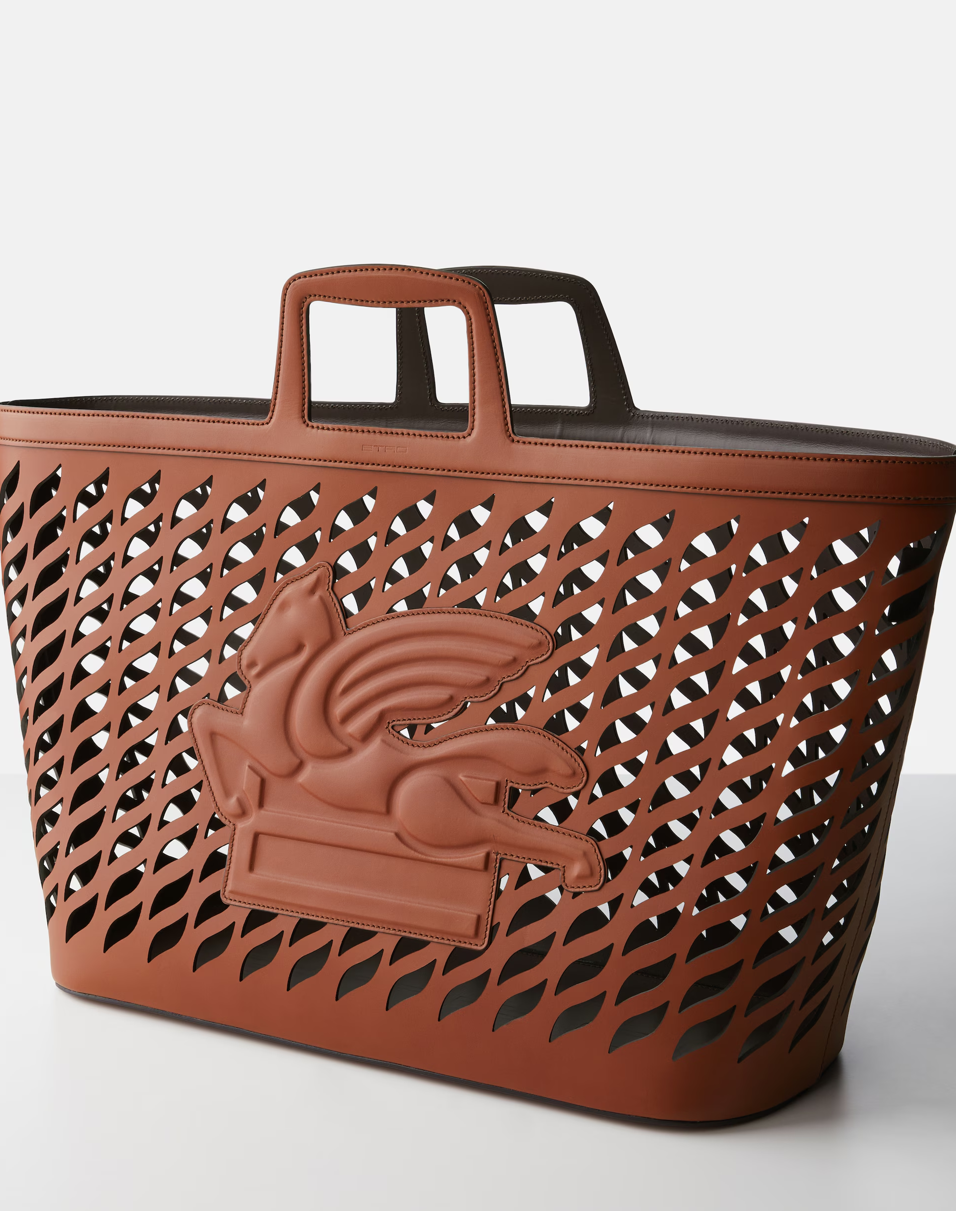 Etro
Pegaso leather blanket holder