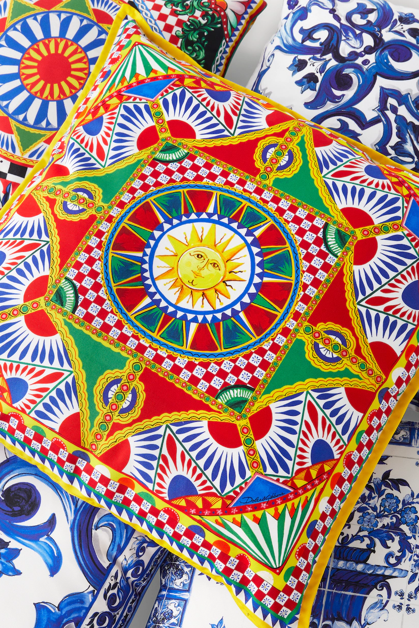 Dolce&Gabbana Casa
Medium printed canvas cushion