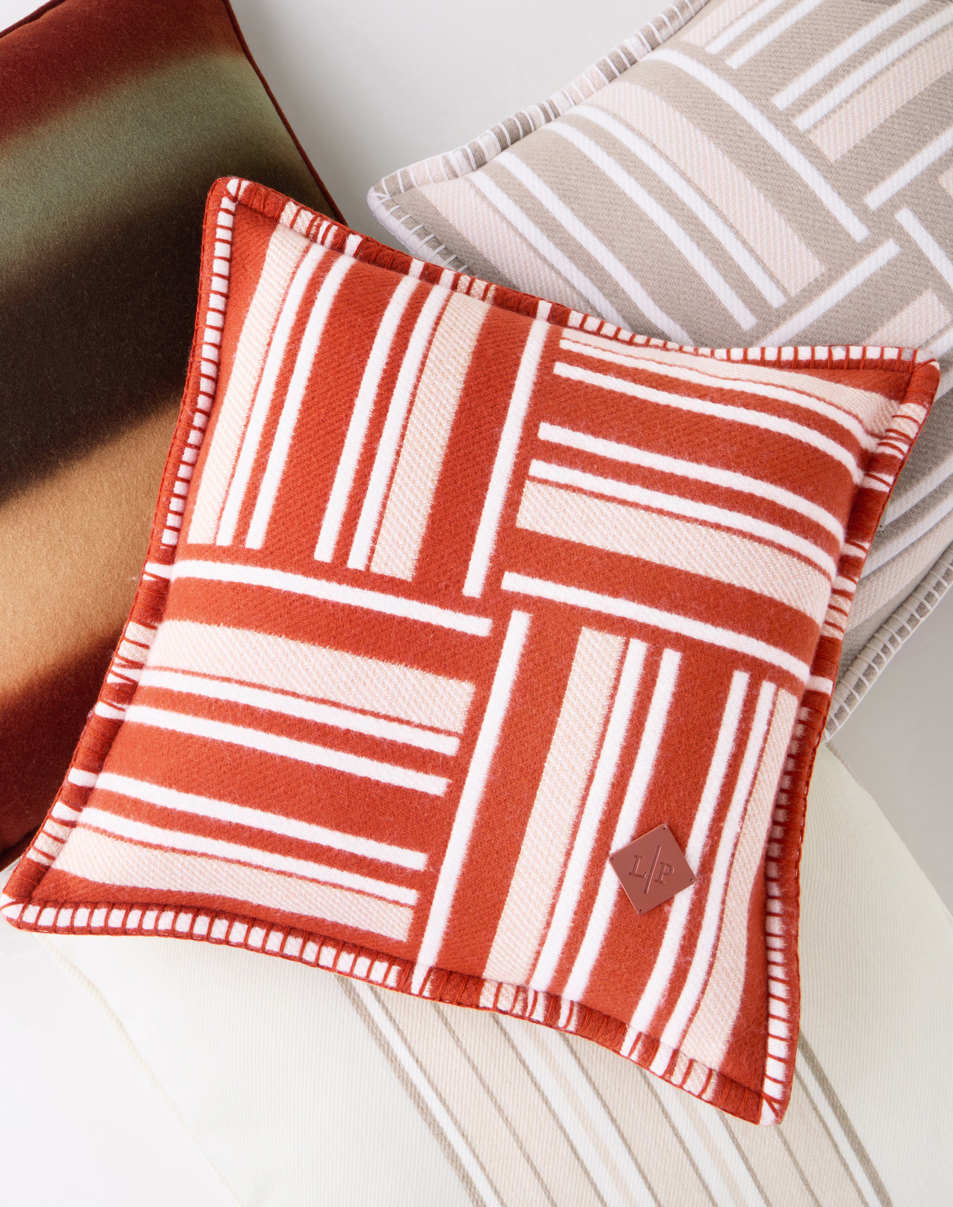 Loro Piana
Jacquard wool and cashmere cushion