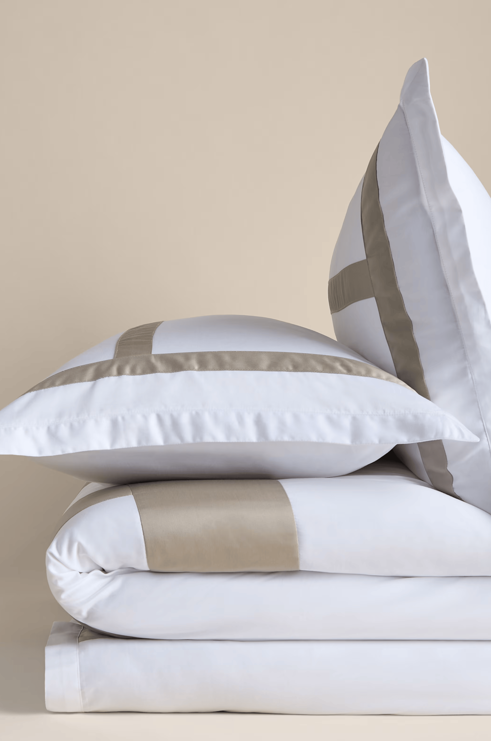 Sateen Applique Bedding Set (1)