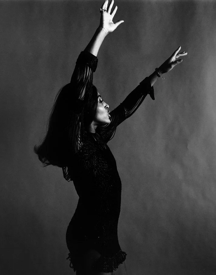 web ja finds celebrity tinaturner wave your arms x900