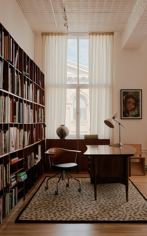 A flatweave rug in a pale sitting room