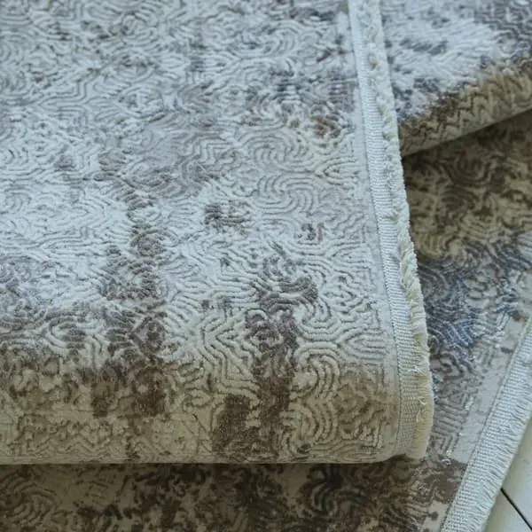 Medium Persian Style Rug - Sandy, Low Pile