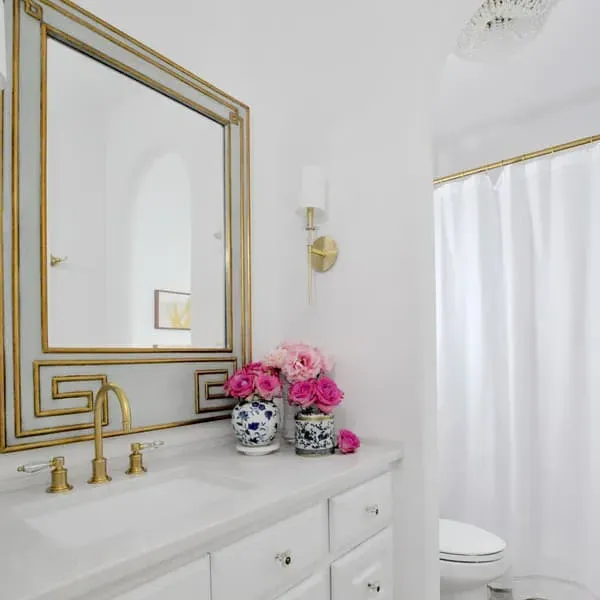 Single Wall Light with Shade - Brass