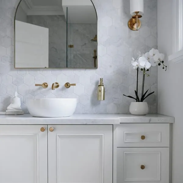 Wall Light - Hand-Rubbed Antique Brass