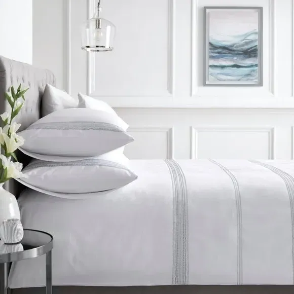 Duvet Cover Set with Embroidered Band - White, Cotton image
