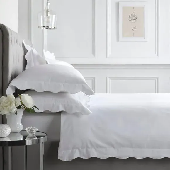 Duvet Cover Set with Scalloped Edge - White, Cotton image