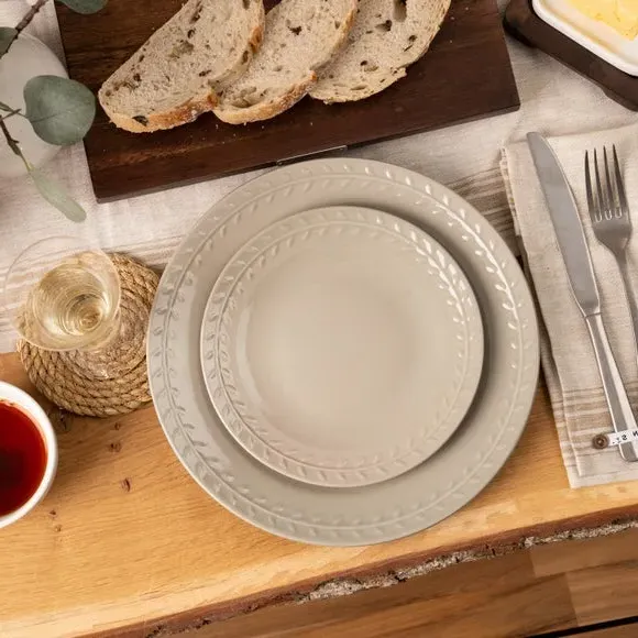 Set of 4 Side Plates with Leaf Design - Cream