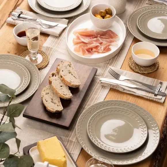 Set of 4 Side Plates with Leaf Design - Cream
