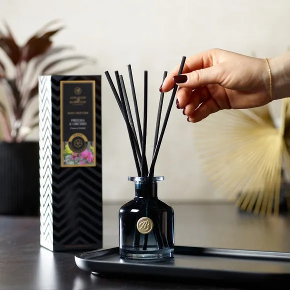 Reed Diffuser with Natural Reeds - Black Glass image