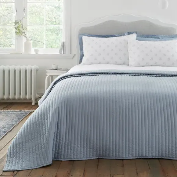 Quilted Lines Bedspread - Blue image
