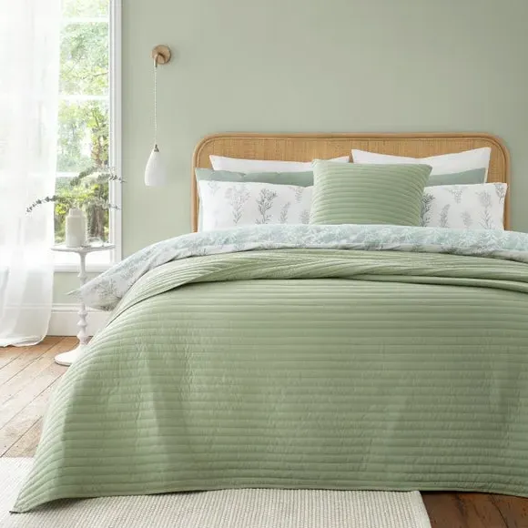 Quilted Lines Bedspread - Green image