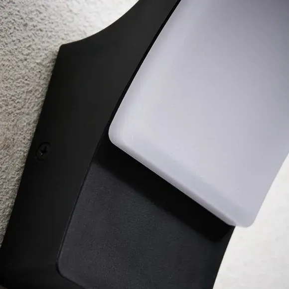 Curved LED Outdoor Wall Light - Black, Nylon