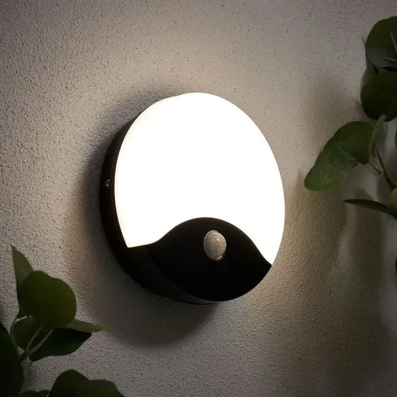 LED PIR Outdoor Wall Light - Black