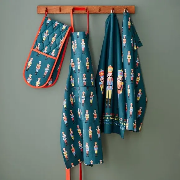 Double Oven Glove Nutcracker Design - Green, Cotton