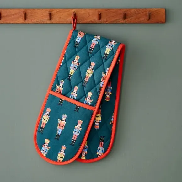 Double Oven Glove Nutcracker Design - Green, Cotton image