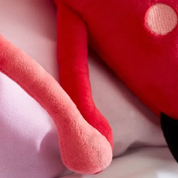 Heart-Shaped Cushion with Magnetic Hands - Pink