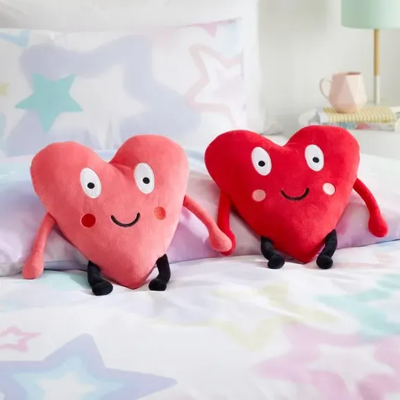 Heart-Shaped Cushion with Magnetic Hands - Pink image