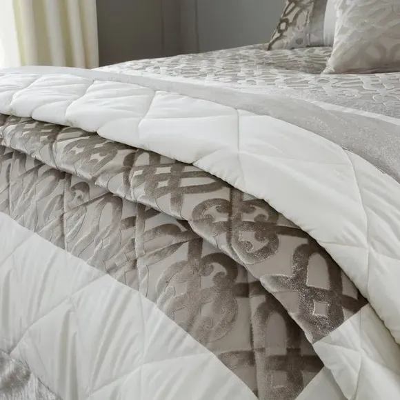 Lattice Cut Velvet Bedspread - Natural