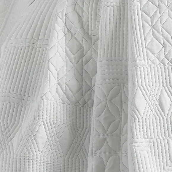 Quilted Bedspread Geometric Pattern - White