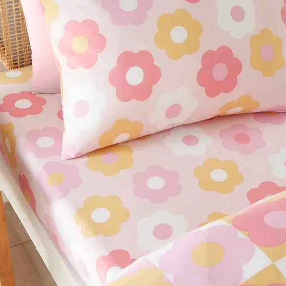 Retro Daisy Fitted Sheet - Pink, Polycotton image