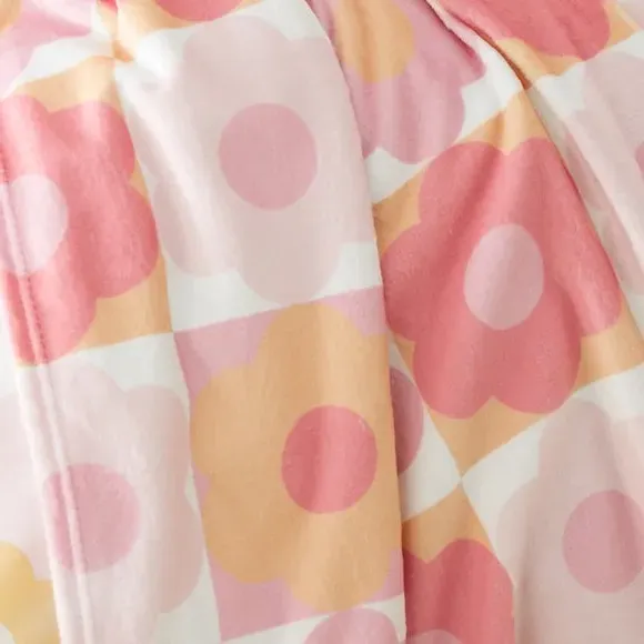 Retro Daisy Throw Blanket - Pink, Fleece