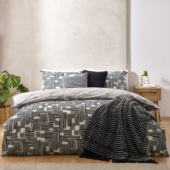Reversible Duvet Cover Set - Black, Polycotton image