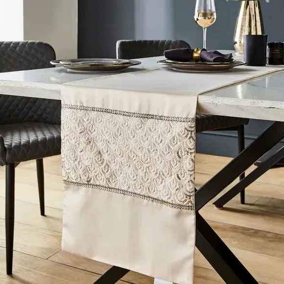 Sequin Table Runner with Deco Pattern - Champagne