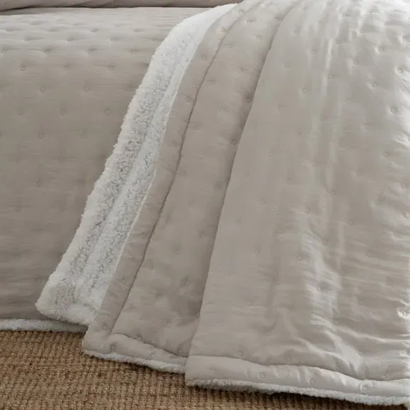 Soft Sherpa Bedspread with Circles - Cream