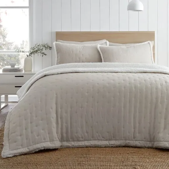 Soft Sherpa Bedspread with Circles - Cream image