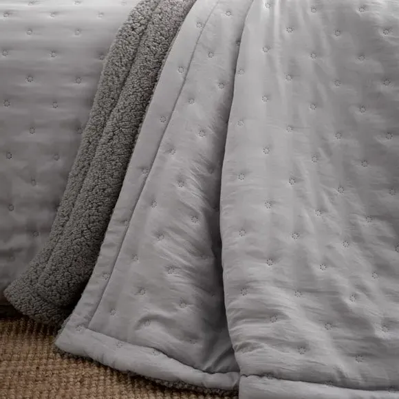 Soft Sherpa Bedspread with Circles - Silver