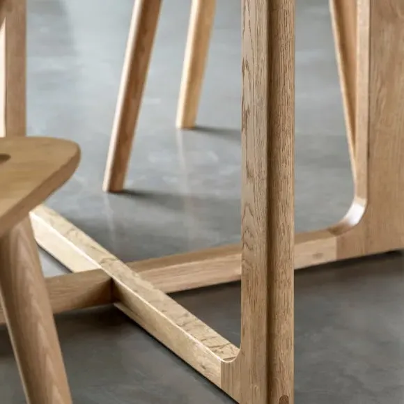 4-Seater Round Dining Table - Light Wood, Oak