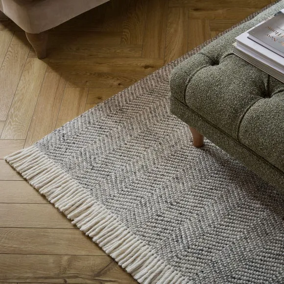 Herringbone Wool Rug with Tassels - Grey