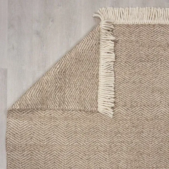 Herringbone Wool Rug with Tassels - Natural