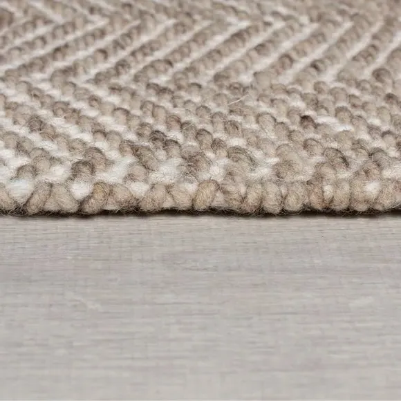 Herringbone Wool Rug with Tassels - Natural