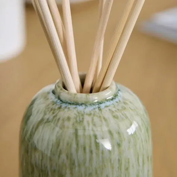 Reed Diffuser Amber Pine - Green, Ceramic