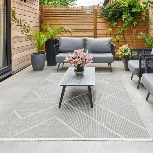 Chevron Indoor Outdoor Rug - Silver