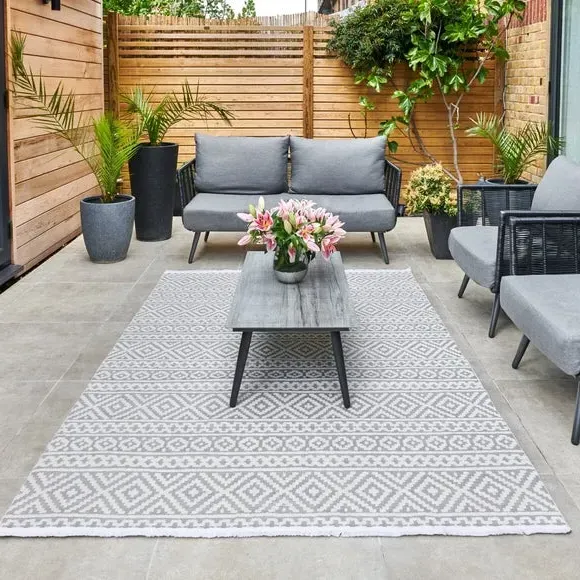 Traditional Indoor Outdoor Rug - Silver