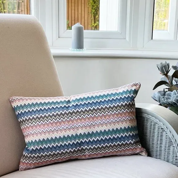 Rectangular Cushion with Zig Zag Print - Multicolor image