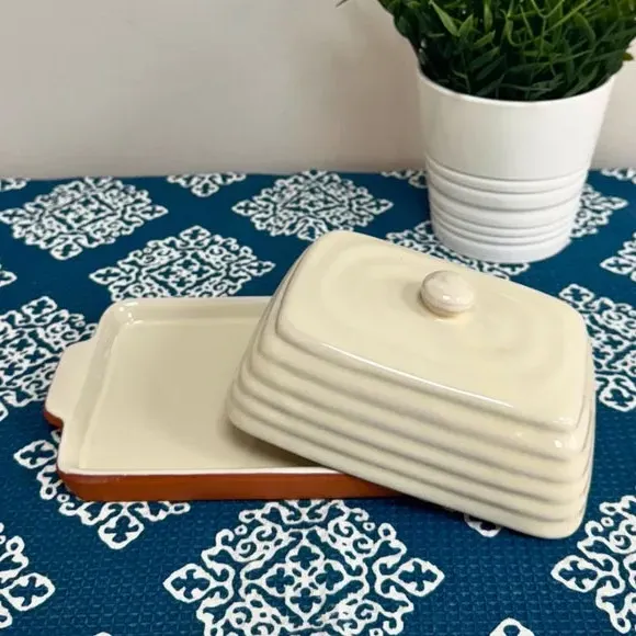 Ribbed Butter Dish - Terracotta