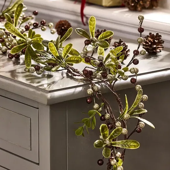 160cm LED Berry Garland - Green, Copper Wire
