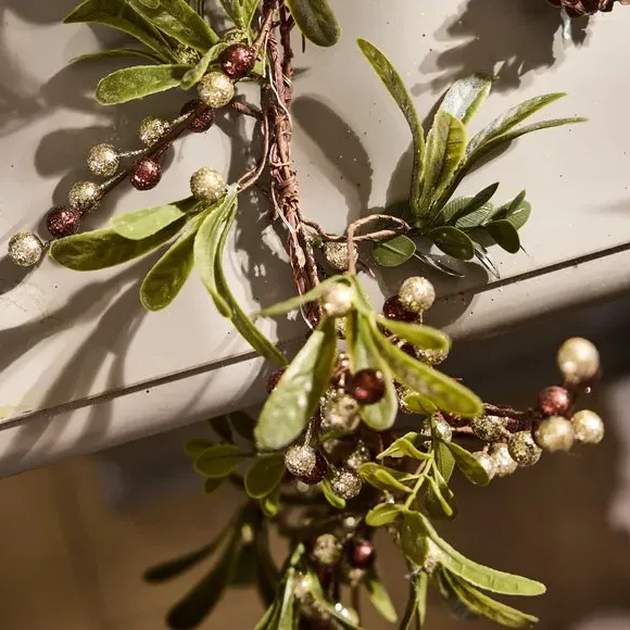 160cm LED Berry Garland - Green, Copper Wire