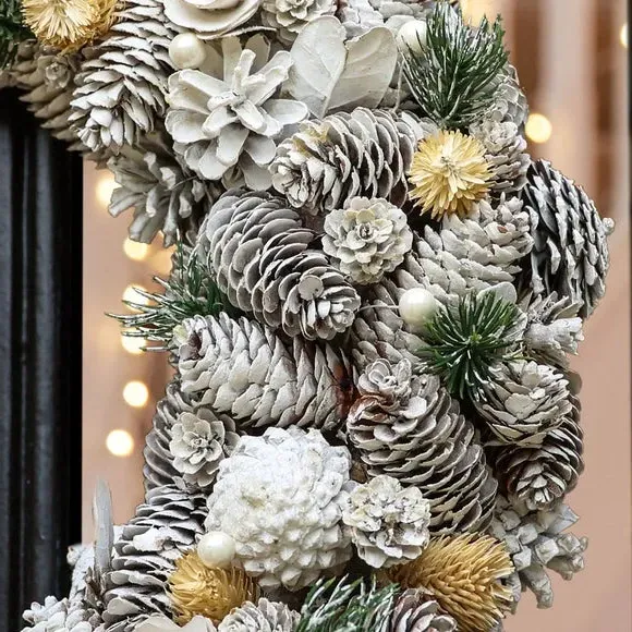 50cm Artificial Wreath with Frosted Cones - White