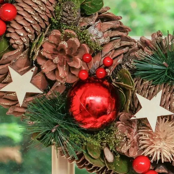 Winter Stars Wreath with Berries - Red, Mixed